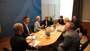 Eva Kähler-Theuerkauf, Präsidentin des ZVG, hat sich gemeinsam mit der ZVG-Geschäftsführung (ZVG-Generalsekretär Bertram Fleischer und die beiden stellvertretenden Generalsekretäre Annette Weißenborn und Dr. Hans Joachim Brinkjans) mit Silvia Breher, der Parlamentarischen Staatssekretärin im Bundeslandwirtschaftsministerium, zu aktuellen Herausforderungen des Gartenbaus ausgetauscht. Foto: BMLEH.