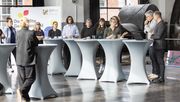 vlnr: Die Künstlerinnen Katharina Veerkamp, Katja Stuke und Astrid Wilk, das Kuratorenteam Steven Natusch, Sarah Hübscher und Linda Schröer, Ursula Mehrfeld (verdeckt), Vorsitzende der Geschäftsführung der Stiftung Industriedenkmalpflege und Geschichtskultur, Dortmunds Bürgermeisterin Ute Mais, Hanspeter Faas, Sprecher der Geschäftsführung der IGA 2027 Ruhrgebiet gGmbH und Jascha Habeck, Pressesprecher der IGA 2027. Bild: © Benito Barajas.