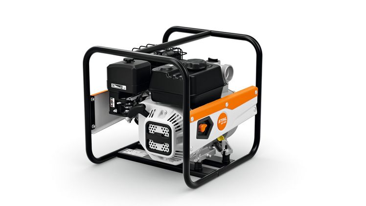 Mit den Modellen WP 300 und WP 600 bietet STIHL zwei selbstansaugende Wasserpumpen, die das schnelle und kostengünstige Auspumpen beispielsweise von Baugruben, aber auch von unter Wasser stehenden Kellern ermöglichen. Bild: STIHL. 