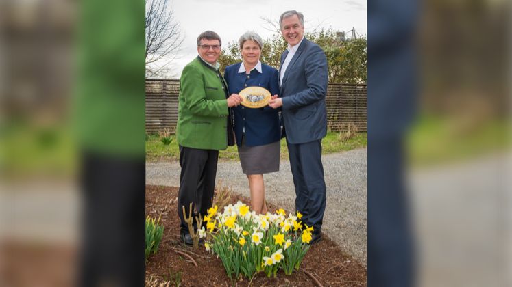 Obmann „Die Gärten Niederösterreichs“ Reinhard Kittenberger, Geschäftsführerin „Die Gärten Niederösterreichs“ Michaela Zeiler und Landesrat Martin Eichtinger. Bild: "Natur im Garten".