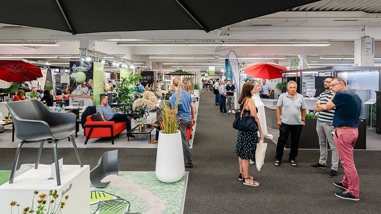 Die gardiente ist eine branchenfokussierte Fachmesse für Anbieter von Gartenmöbeln, Sonnenschirmen und Schirmständern, BBQ, Textilien und hochwertigen Accessoires, die ein fachhandelsorientiertes Produktportfolio vorweisen. Bild: gardiente. 