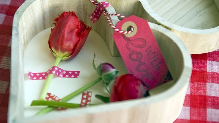Am 14. Februar ist Valentinstag, der Termin im Jahr, an dem sich Verliebte mit kleinen Geschenken ihre Zuneigung zeigen. Bild: TulpenZeit/ibulb.