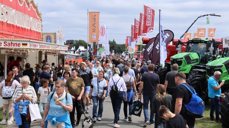 Viele Besucher auf der Tarmstedter Ausstellung. Bild: © TA/Dirk Gieschen.