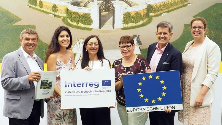 Reinhard Kittenberger, Obmann DIE GÄRTEN NIEDERÖSTERREICHS, Pavla Pelánová, Geschäftsführerin Tourismuszentrale Südmähren, Claudia Bauer-Krösbacher, Studiengangsleiterin  „Tourism and Leisure Management“ an der IMC Fachhochschule Krems, Christa Lackner, Geschäftsführerin „Natur im Garten“, Christoph Madl, Geschäftsführer Niederösterreich-Werbung und Sophie Koschitz, Projektmitarbeitin Department of Business an der IMC Fachhochschule Krems. Bild: „Natur im Garten“.