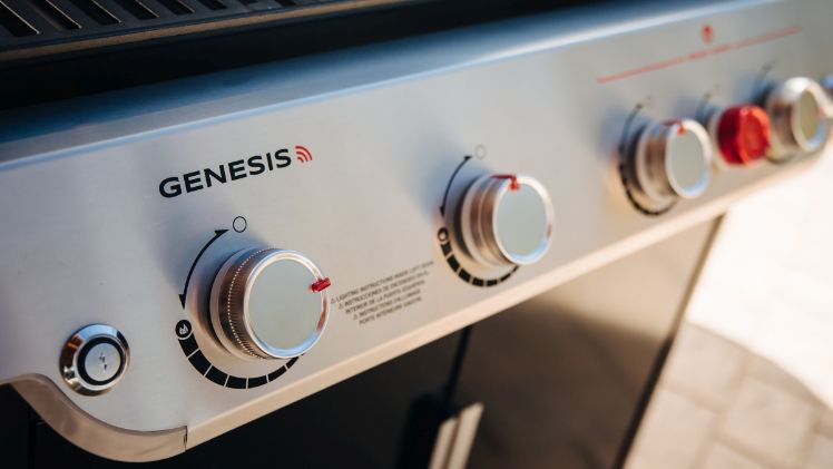 Genesis Gasgrill mit leistungsstärkerer Sear Zone. Bild: Weber.