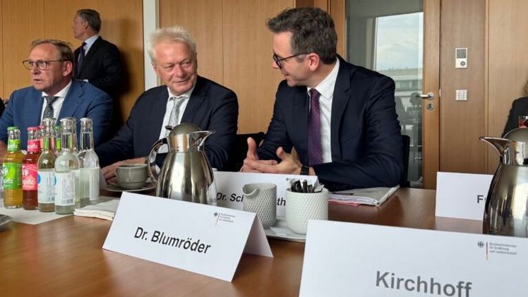 Der neue Bundesminister für Landwirtschaft, Ernährung und Heimat Alois Rainer nahm an der Ausschusssitzung des Wirtschaftsausschuss für Außenhandelsfragen teil. Bild: BGI.