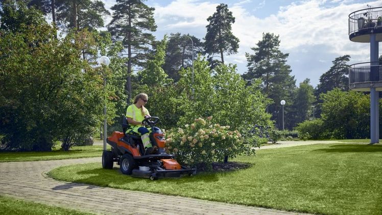 Husqvarna Frontmäher FM 410i. Bild: Husqvarna. Husqvarna Frontmäher FM 410i. Bild: Husqvarna.