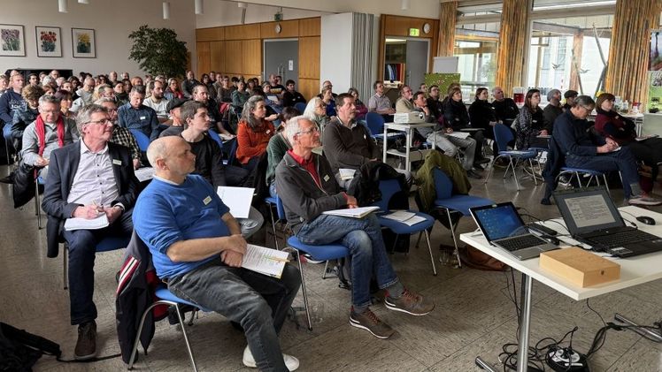 Volle Reihen beim Erfahrungsaustausch "Nützlingseinsatz im geschützten Anbau". Bild: SAUTTER & STEPPER GmbH. 