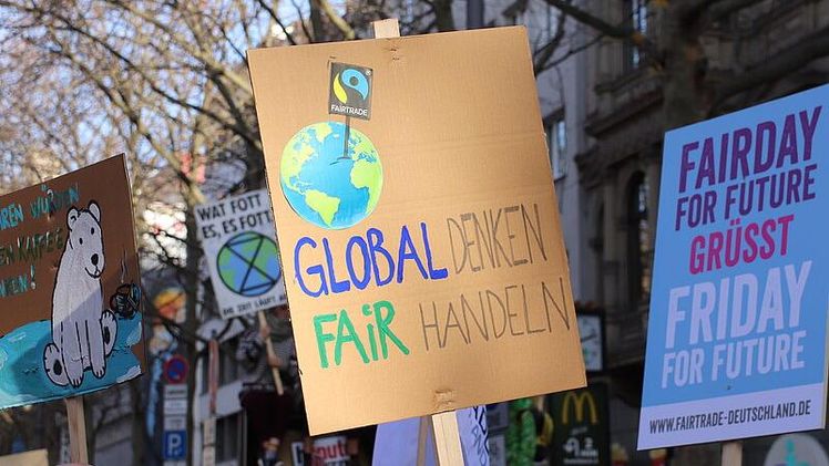 #FairerAufbruch jetzt! Globaler Klimaschutz braucht fairen Handel. Zur Bundestagswahl fordert die Fair-Handels-Bewegung eine öko-soziale Transformation. Bild: Fairtrade.