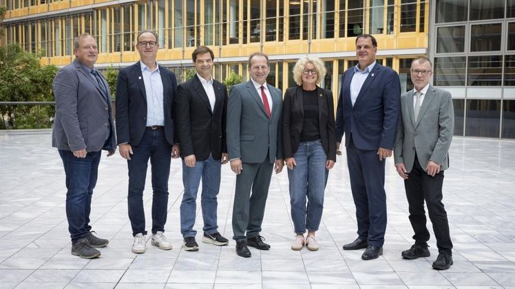 Das BGL-Präsidium nach den Wahlen beim 16. Verbandskongress in Berlin (v. l.): Armin Knauer, Manfred Hansel, Benjamin Küsters, Thomas Banzhaf, Uschi App, Thomas Büchner, Matthias Lösch. Bild: PPBraun/BGL.