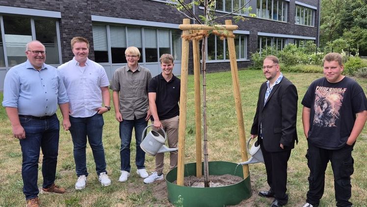 Michael Reiffenschneider (Vorsitzender des Bezirksverbandes Münsterland und Mitglied des Präsidiums des VGL NRW), Marvin Theile (3. Platz), Jonas Rathmann (1. Platz), Marlon Hageman (2. Platz), Tristan Zinke (1. Platz Werker) und Connor Hintzen (2. Platz Werker). Bild: VGL NRW.