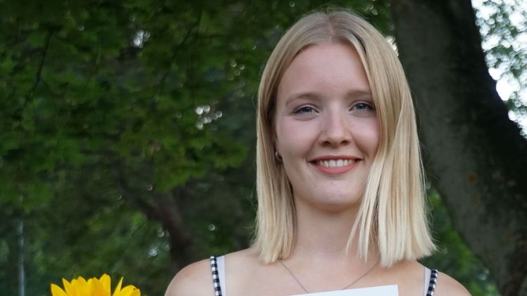 Klara Bolz aus Westerrönfeld hat unter den diesjährigen Absolventen aller sieben gärtnerischen Fachrichtungen die beste Prüfungsnote erzielt. Bild: Kottich.