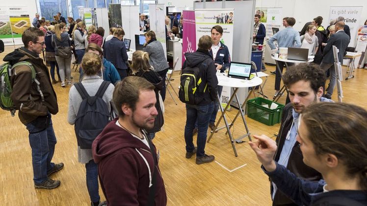 Große Resonanz bei der ersten gemeinsamen Firmenkontaktmesse Gartenbau und Landschaftsarchitektur, die vom LearningCenter der Hochschule Osnabrück organisiert wurde. Foto: Bettina Meckel.