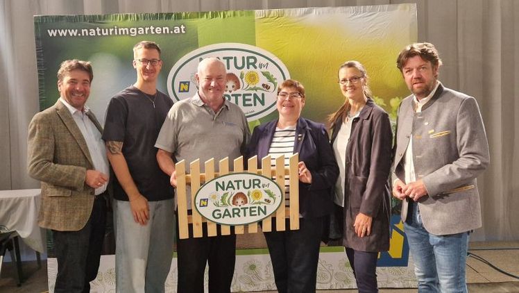DIE GARTEN TULLN Geschäftsführer Franz Gruber, Samuel Weissinger (Regionalleiter Verband der ÖBB-Landwirtschaft), Präsident Wilbert Leitgeb (Landesverband NÖ Kleingärtner), „Natur im Garten“ Geschäftsführerin Christa Lackner, Katja Batakovic (Fachliche Leitung „Natur im Garten“) und „Natur im Garten“ Geschäftsführer Matthias Wobornik. Bild: © „Natur im Garten“.