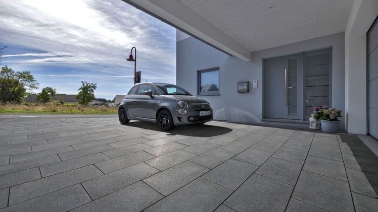 Vajo von KANN setzt gradlinige und stilsichere Akzente in der privaten Grundstücksgestaltung.  Bild: KANN.