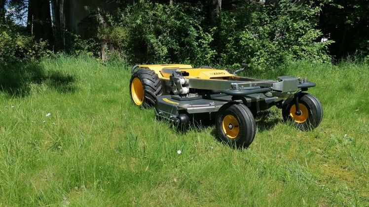 Der umweltfreundliche Spider eZERO lässt sich fernsteuern und mäht mit einer Ladung bis zu 8 Stunden und eine Fläche von bis zu 28.000 Quadratmeter. Bild: Rumsauer.