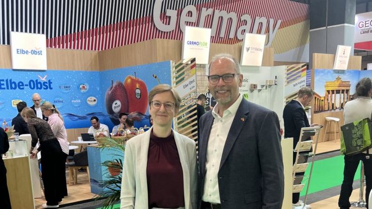 v.l.: Lisa Kloke, Auskunftsperson des German Pavillon und Dr. Christian Weseloh, Geschäftsführer der BVEO. Bild: © BVEO.