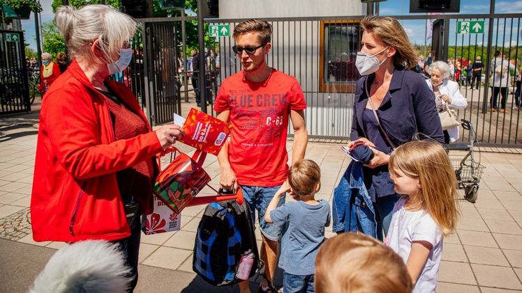 Die 100.000. Besucher der BUGA 2021. Foto: Steve Bauerschmidt.