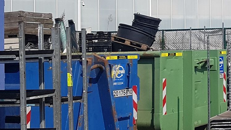 Je nach Art und Menge sind oft mehrere Container nötig. Bild: GABOT. Je nach Art und Menge sind oft mehrere Container nötig. Bild: GABOT.