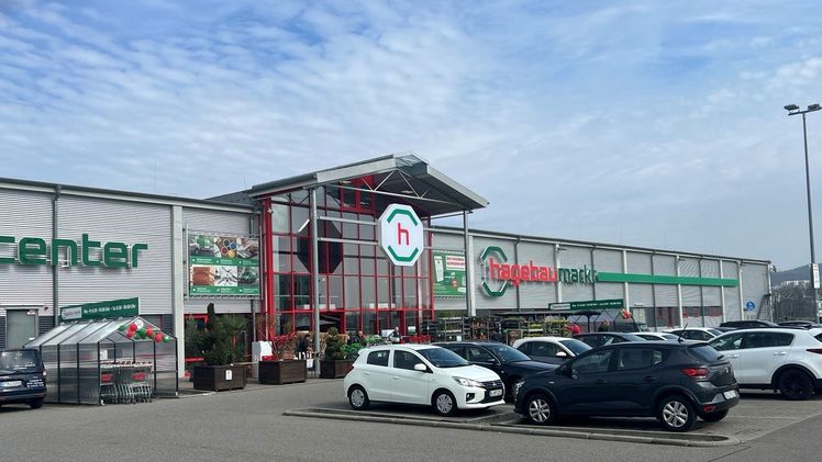 Der gesamte Markt wurde im neuen Dachmarkendesign der hagebau gestaltet. Bild: hagebau.