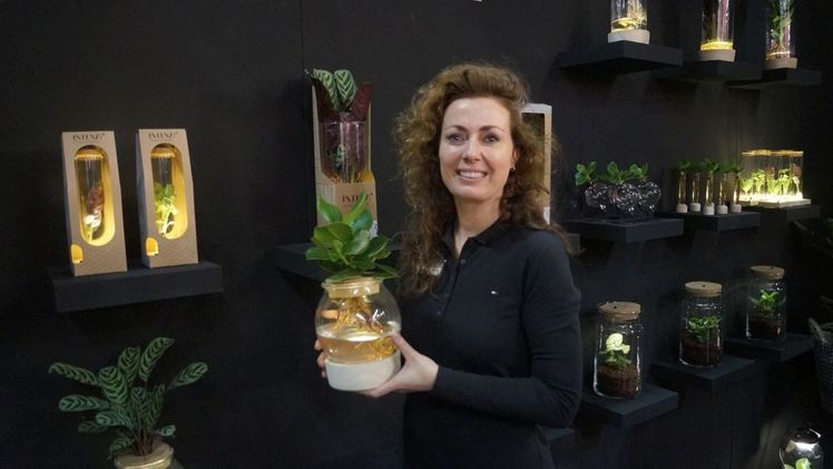 Krista van der Eijk stellt die Produktrange von Intenz Home®vor. Bild: GABOT.