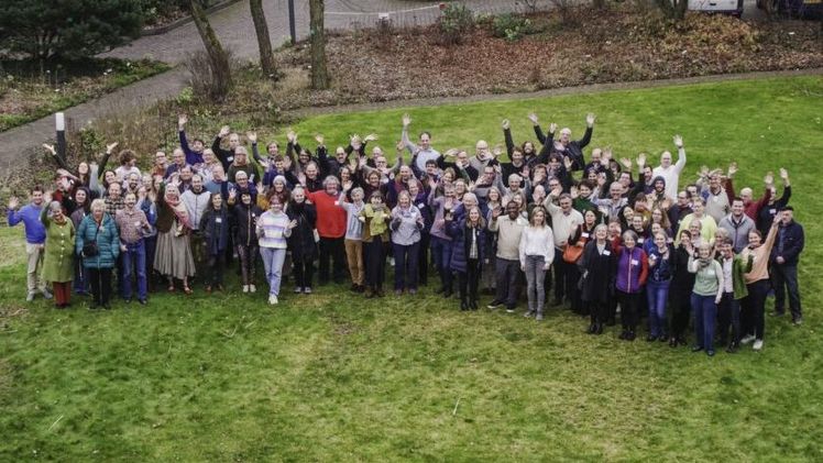 Die über 100 Teilnehmer aus 16 Nationen der 15. ISU-Winderdays in Grünberg. Bild: Matthias Hub. Die über 100 Teilnehmer aus 16 Nationen der 15. ISU-Winderdays in Grünberg. Bild: Matthias Hub.