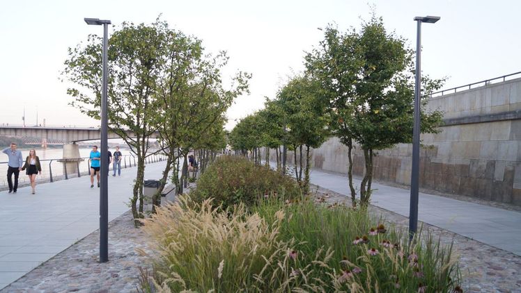 Grüne Bepflanzungen und Park unterstützen das Wohlfühlklima in Städten. Symbolbild: GABOT.