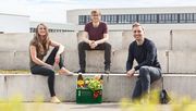 Regioshopper-Gründungsteam: Katharina Rehme-Schlüter (von links), Julian Hörnschemeyer und Hauke Rehme-Schlüter wollen bundesweit Märkte für lokal angebaute Bio-Produkte etablieren. Bild: © Regioshopper.