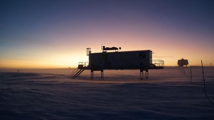 EDEN ISS Ge­wächs­haus zu Be­ginn der Po­lar­nacht in der Ant­ark­tis. Bild: DLR (CC-BY 3.0).
