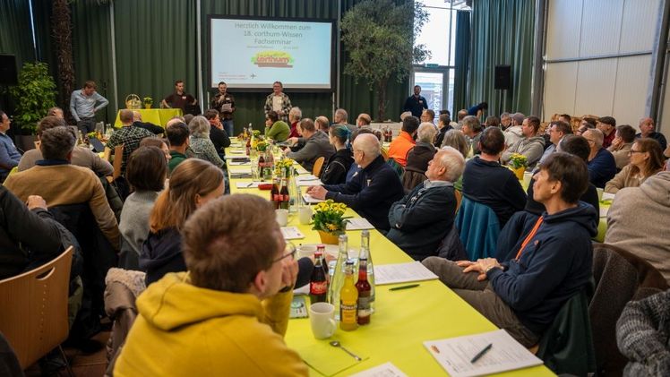 Die corthum Geschaeftsfuehrung begrueßt die Teilnehmer. Bild: Petra Reidel.