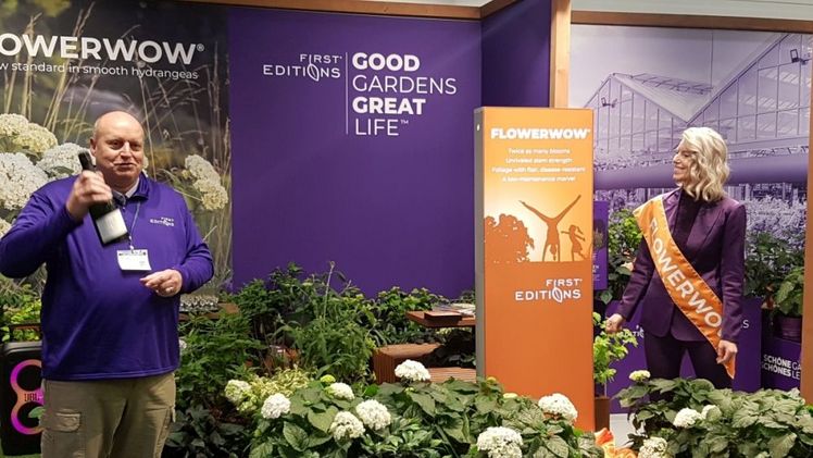 Alec Charais bei der Präsentation von FlowerWOW® auf der IPM in Essen. Bild: GABOT.