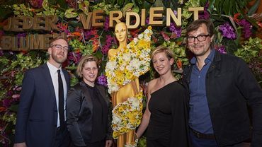 Jürgen Herold, Elisabeth Schoenemann, Dominique Ostheeren und Nicolaus Peters mit der goldenen LOLA.