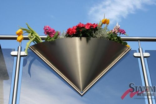 blumenkasten mit wasser Stone Balkonblumenkasten mit Bewsserungssystem 80 cm  Balconyliving.de