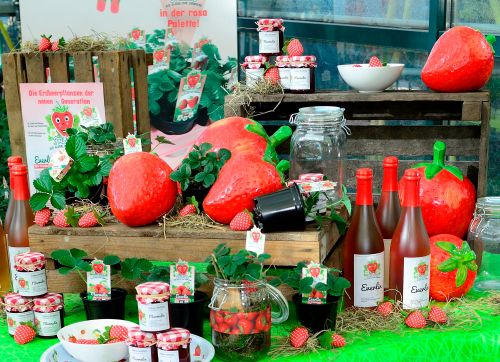 Extras für die Verkaufsförderung beleben den Sommer, hier Fridulin-Prosecco und Marmelade als Appetitanreger am Verkaufspunkt. Foto: Fridulin.