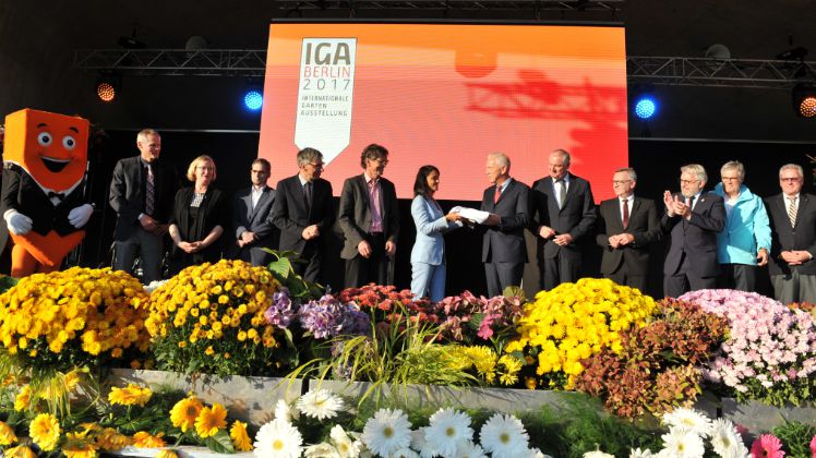 IGA Berlin Abschlussfeier - Übergabe des Staffelstabes von Staatssekretärin Sawsan Chebli, Bevollmächtigte des Landes Berlin beim Bund. Bild: DBG.