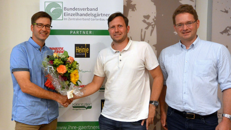 Olaf Beier bedankt sich bei Stephan Patzer (Mitte) und Christian Balster (rechts) für die partnerschaftliche Zusammenarbeit. Bild: BVE.