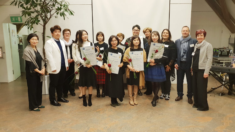 Gruppenfoto mit koreanischen Floristinnen. Bild: Werner Appel.