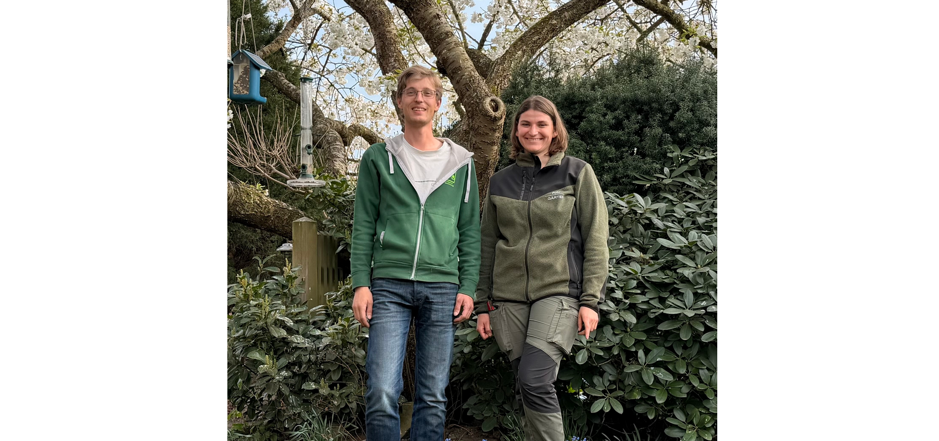 Daniel Pohl, Ausbilder bei Pohl Gärten, und Verena Alt, Gewinnerin des bundesweiten Bildungspreises 2026 im Garten- und Landschaftsbau. Bild: Sabrina Fechter.